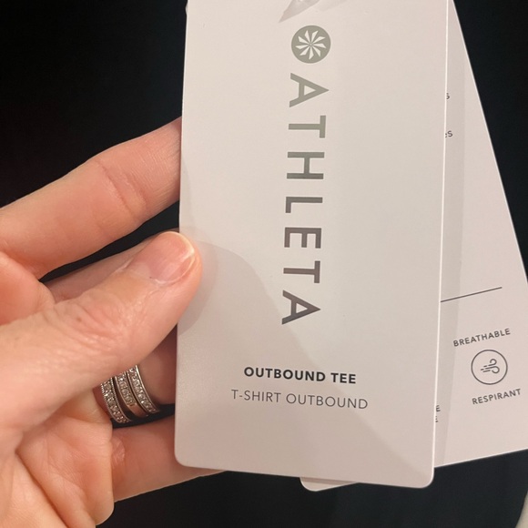 Athleta Outbound Tee. Black. Medium. - Picture 5 of 6